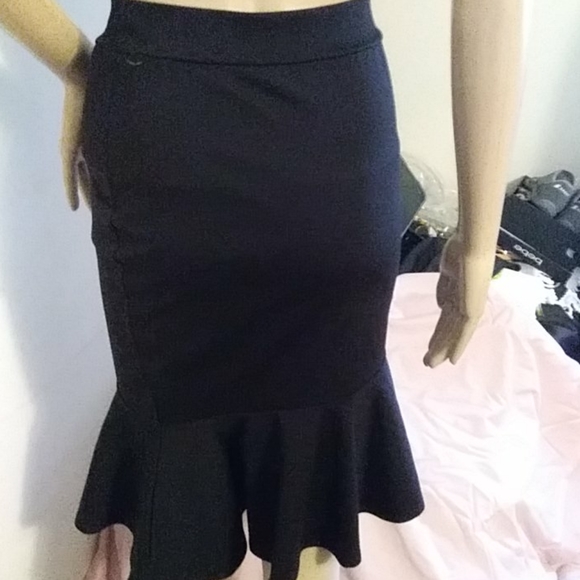 Osmose black skirt - Picture 2 of 2